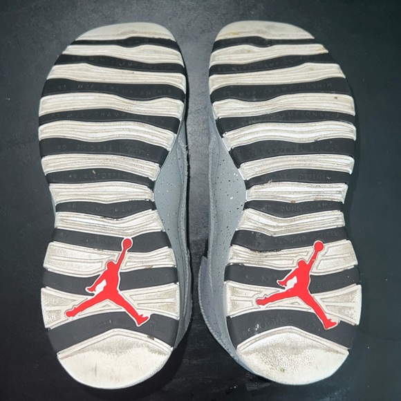 Air Jordan 10 Retro Light Smoke Grey ‘Cement’